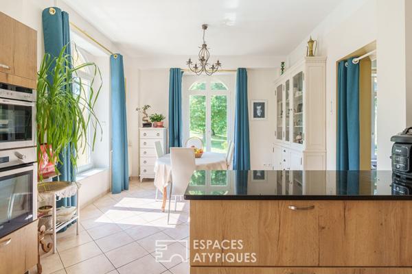 Élégante demeure néo-mauresque avec parc arboré et piscine