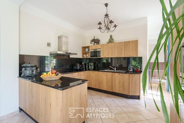 Élégante demeure néo-mauresque avec parc arboré et piscine