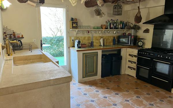 Maison à vendre    6 pièces •  L'Isle-sur-la-Sorgue