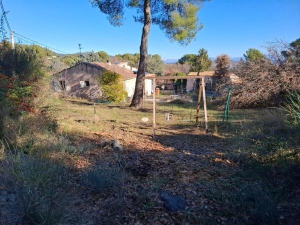 Trés beau terrain de 465 m² en pleine nature, les hauts de Pierrevert