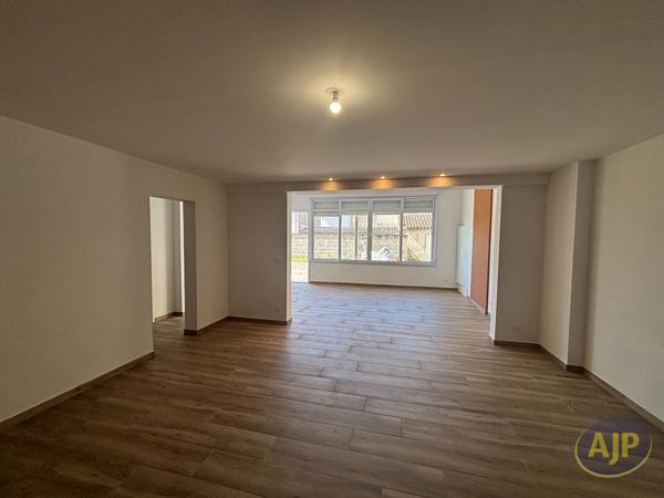 Appartement à louer Saint Denis De Pile : 3 pièces, 84m² avec 2 chambre(s) à 800€ - AJP Immobilier Saint Andre de Cubzac