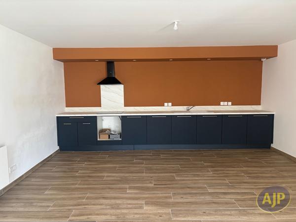 Appartement à louer Saint Denis De Pile : 3 pièces, 84m² avec 2 chambre(s) à 800€ - AJP Immobilier Saint Andre de Cubzac