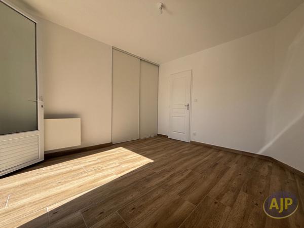 Appartement à louer Saint Denis De Pile : 3 pièces, 84m² avec 2 chambre(s) à 800€ - AJP Immobilier Saint Andre de Cubzac