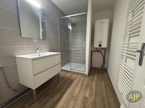 Appartement à louer Saint Denis De Pile : 3 pièces, 84m² avec 2 chambre(s) à 800€ - AJP Immobilier Saint Andre de Cubzac