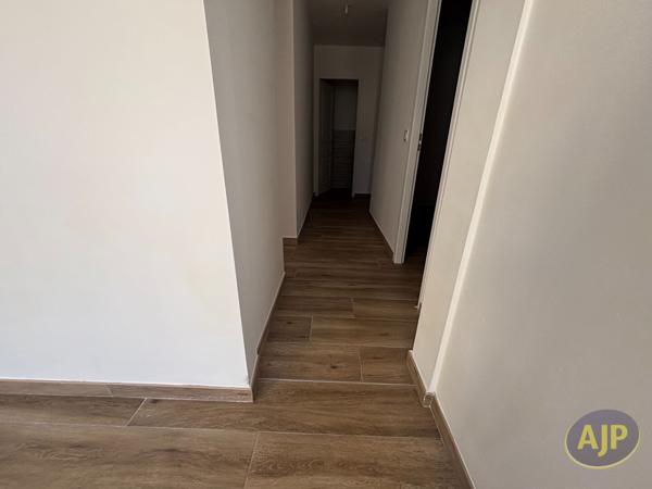 Appartement à louer Saint Denis De Pile : 3 pièces, 84m² avec 2 chambre(s) à 800€ - AJP Immobilier Saint Andre de Cubzac