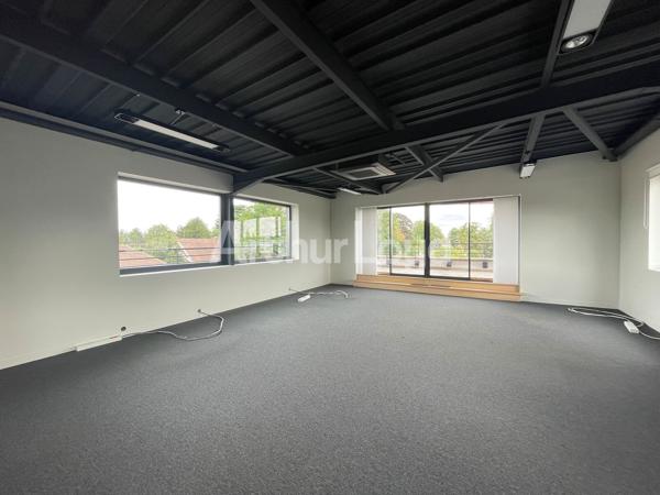 Bureaux à louer ou à vendre à Villeneuve-d'Ascq avec grande luminosité