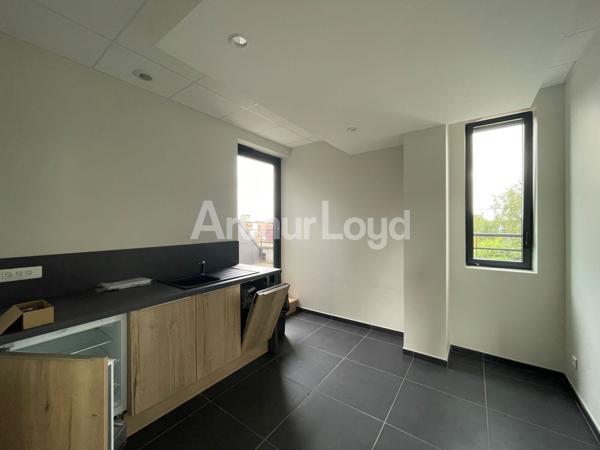 Bureaux à louer ou à vendre à Villeneuve-d'Ascq avec grande luminosité