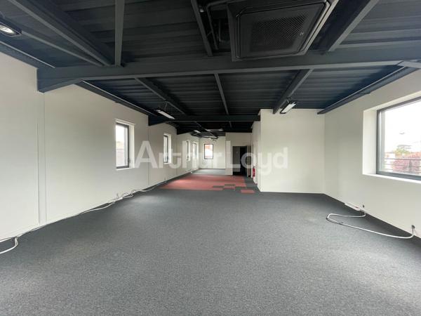 Bureaux à louer ou à vendre à Villeneuve-d'Ascq avec grande luminosité