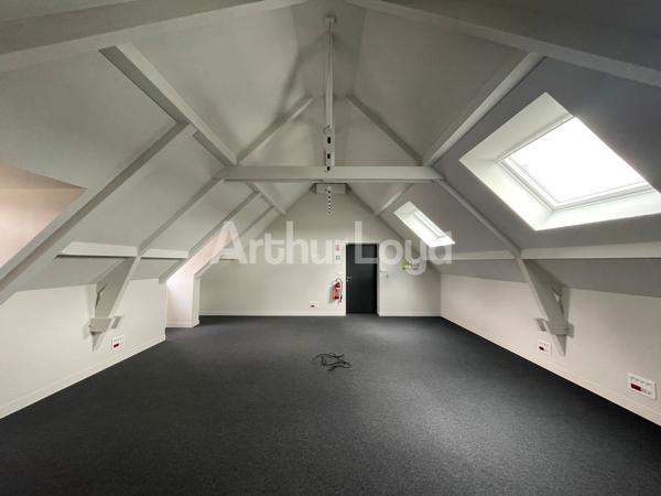 Bureaux à louer ou à vendre à Villeneuve-d'Ascq avec grande luminosité
