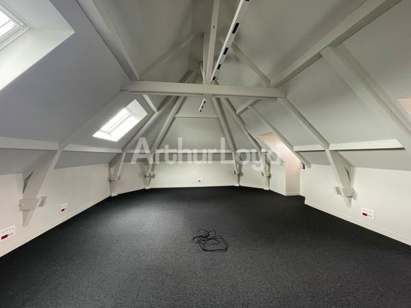 Bureaux à louer ou à vendre à Villeneuve-d'Ascq avec grande luminosité