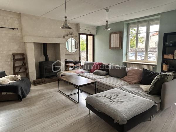 EN EXCLUSIVITÉ 
Charmante maison de bourg aux multiples possibilités — 20 min de Lamballe

Au cœur du bourg dynamique du Gouray (Le Mené), laissez-vous séduire par cette maison pleine de charme aux volumes généreux.

Que vous cherchiez votre cocon familial, un investissement locatif à fort rendement (possibilité d'aménagement en 3 appartements) ou un projet de chambres d'hôtes, ce bien offre un potentiel exceptionnel !

De beaux espaces de vie et de nuit: 
 Au rez-de-chaussée : Une entrée desservant une vaste cuisine conviviale, un grand salon chaleureux agrémenté d'un poêle à bois, une suite parentale avec baignoire, un WC indépendant et un espace buanderie-chaufferie-atelier.

 Au 1er étage : 3 chambres lumineuses, un espace WC (arrivées et évacuations déjà en place), une pièce modulable (idéale pour une 4ᵉ chambre ou une seconde salle de bains), ainsi qu'un dressing dédié et un espace Granier où une salle de sport a été aménagé.

 Au dernier étage : Un plateau brut de 80 m² (isolé au sol), prêt à être aménagé selon vos envies (suite XXL, salle de jeux, appartements supplémentaires...).

Les prestations et équipements:
 Confort énergétique : Chaudière à granulés, poêle à bois, ballon thermodynamique et isolation refaite.
 Extérieur & cadre : Jardin clos à l'abri des regards et belles ouvertures garantissant une grande luminosité naturelle.
 Côté pratique : Assainissement collectif conforme, fibre optique installée.

Une opportunité rare sur le secteur, combinant charme de l'ancien, confort moderne et fort potentiel d'évolution.
Quelque travaux de rafraichissement pour embellir cette jolie maison son à prévoir.

Appelez moi dès à présent pour une visite.