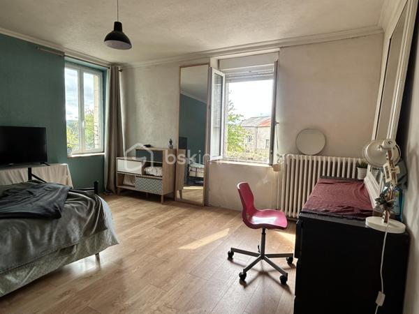 EN EXCLUSIVITÉ 
Charmante maison de bourg aux multiples possibilités — 20 min de Lamballe

Au cœur du bourg dynamique du Gouray (Le Mené), laissez-vous séduire par cette maison pleine de charme aux volumes généreux.

Que vous cherchiez votre cocon familial, un investissement locatif à fort rendement (possibilité d'aménagement en 3 appartements) ou un projet de chambres d'hôtes, ce bien offre un potentiel exceptionnel !

De beaux espaces de vie et de nuit: 
 Au rez-de-chaussée : Une entrée desservant une vaste cuisine conviviale, un grand salon chaleureux agrémenté d'un poêle à bois, une suite parentale avec baignoire, un WC indépendant et un espace buanderie-chaufferie-atelier.

 Au 1er étage : 3 chambres lumineuses, un espace WC (arrivées et évacuations déjà en place), une pièce modulable (idéale pour une 4ᵉ chambre ou une seconde salle de bains), ainsi qu'un dressing dédié et un espace Granier où une salle de sport a été aménagé.

 Au dernier étage : Un plateau brut de 80 m² (isolé au sol), prêt à être aménagé selon vos envies (suite XXL, salle de jeux, appartements supplémentaires...).

Les prestations et équipements:
 Confort énergétique : Chaudière à granulés, poêle à bois, ballon thermodynamique et isolation refaite.
 Extérieur & cadre : Jardin clos à l'abri des regards et belles ouvertures garantissant une grande luminosité naturelle.
 Côté pratique : Assainissement collectif conforme, fibre optique installée.

Une opportunité rare sur le secteur, combinant charme de l'ancien, confort moderne et fort potentiel d'évolution.
Quelque travaux de rafraichissement pour embellir cette jolie maison son à prévoir.

Appelez moi dès à présent pour une visite.