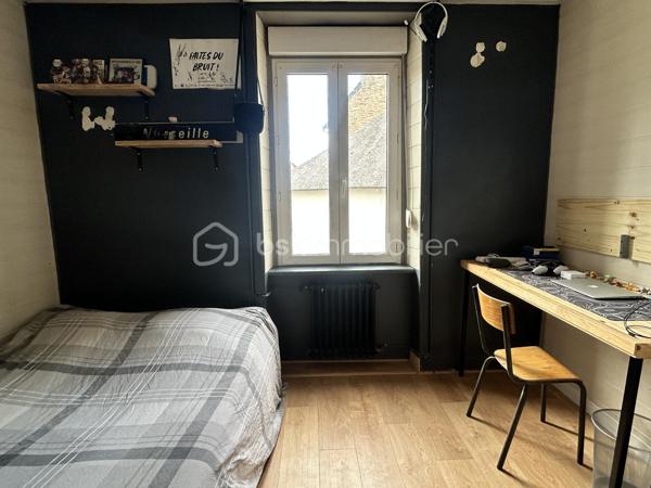 EN EXCLUSIVITÉ 
Charmante maison de bourg aux multiples possibilités — 20 min de Lamballe

Au cœur du bourg dynamique du Gouray (Le Mené), laissez-vous séduire par cette maison pleine de charme aux volumes généreux.

Que vous cherchiez votre cocon familial, un investissement locatif à fort rendement (possibilité d'aménagement en 3 appartements) ou un projet de chambres d'hôtes, ce bien offre un potentiel exceptionnel !

De beaux espaces de vie et de nuit: 
 Au rez-de-chaussée : Une entrée desservant une vaste cuisine conviviale, un grand salon chaleureux agrémenté d'un poêle à bois, une suite parentale avec baignoire, un WC indépendant et un espace buanderie-chaufferie-atelier.

 Au 1er étage : 3 chambres lumineuses, un espace WC (arrivées et évacuations déjà en place), une pièce modulable (idéale pour une 4ᵉ chambre ou une seconde salle de bains), ainsi qu'un dressing dédié et un espace Granier où une salle de sport a été aménagé.

 Au dernier étage : Un plateau brut de 80 m² (isolé au sol), prêt à être aménagé selon vos envies (suite XXL, salle de jeux, appartements supplémentaires...).

Les prestations et équipements:
 Confort énergétique : Chaudière à granulés, poêle à bois, ballon thermodynamique et isolation refaite.
 Extérieur & cadre : Jardin clos à l'abri des regards et belles ouvertures garantissant une grande luminosité naturelle.
 Côté pratique : Assainissement collectif conforme, fibre optique installée.

Une opportunité rare sur le secteur, combinant charme de l'ancien, confort moderne et fort potentiel d'évolution.
Quelque travaux de rafraichissement pour embellir cette jolie maison son à prévoir.

Appelez moi dès à présent pour une visite.