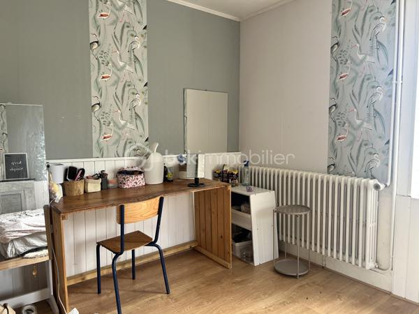 EN EXCLUSIVITÉ 
Charmante maison de bourg aux multiples possibilités — 20 min de Lamballe

Au cœur du bourg dynamique du Gouray (Le Mené), laissez-vous séduire par cette maison pleine de charme aux volumes généreux.

Que vous cherchiez votre cocon familial, un investissement locatif à fort rendement (possibilité d'aménagement en 3 appartements) ou un projet de chambres d'hôtes, ce bien offre un potentiel exceptionnel !

De beaux espaces de vie et de nuit: 
 Au rez-de-chaussée : Une entrée desservant une vaste cuisine conviviale, un grand salon chaleureux agrémenté d'un poêle à bois, une suite parentale avec baignoire, un WC indépendant et un espace buanderie-chaufferie-atelier.

 Au 1er étage : 3 chambres lumineuses, un espace WC (arrivées et évacuations déjà en place), une pièce modulable (idéale pour une 4ᵉ chambre ou une seconde salle de bains), ainsi qu'un dressing dédié et un espace Granier où une salle de sport a été aménagé.

 Au dernier étage : Un plateau brut de 80 m² (isolé au sol), prêt à être aménagé selon vos envies (suite XXL, salle de jeux, appartements supplémentaires...).

Les prestations et équipements:
 Confort énergétique : Chaudière à granulés, poêle à bois, ballon thermodynamique et isolation refaite.
 Extérieur & cadre : Jardin clos à l'abri des regards et belles ouvertures garantissant une grande luminosité naturelle.
 Côté pratique : Assainissement collectif conforme, fibre optique installée.

Une opportunité rare sur le secteur, combinant charme de l'ancien, confort moderne et fort potentiel d'évolution.
Quelque travaux de rafraichissement pour embellir cette jolie maison son à prévoir.

Appelez moi dès à présent pour une visite.