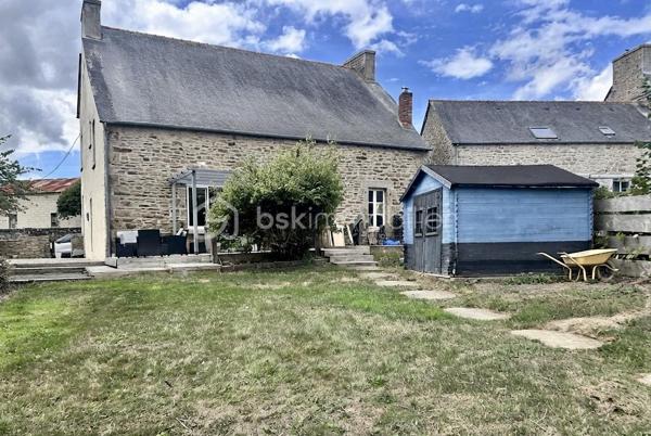 EN EXCLUSIVITÉ 
Charmante maison de bourg aux multiples possibilités — 20 min de Lamballe

Au cœur du bourg dynamique du Gouray (Le Mené), laissez-vous séduire par cette maison pleine de charme aux volumes généreux.

Que vous cherchiez votre cocon familial, un investissement locatif à fort rendement (possibilité d'aménagement en 3 appartements) ou un projet de chambres d'hôtes, ce bien offre un potentiel exceptionnel !

De beaux espaces de vie et de nuit: 
 Au rez-de-chaussée : Une entrée desservant une vaste cuisine conviviale, un grand salon chaleureux agrémenté d'un poêle à bois, une suite parentale avec baignoire, un WC indépendant et un espace buanderie-chaufferie-atelier.

 Au 1er étage : 3 chambres lumineuses, un espace WC (arrivées et évacuations déjà en place), une pièce modulable (idéale pour une 4ᵉ chambre ou une seconde salle de bains), ainsi qu'un dressing dédié et un espace Granier où une salle de sport a été aménagé.

 Au dernier étage : Un plateau brut de 80 m² (isolé au sol), prêt à être aménagé selon vos envies (suite XXL, salle de jeux, appartements supplémentaires...).

Les prestations et équipements:
 Confort énergétique : Chaudière à granulés, poêle à bois, ballon thermodynamique et isolation refaite.
 Extérieur & cadre : Jardin clos à l'abri des regards et belles ouvertures garantissant une grande luminosité naturelle.
 Côté pratique : Assainissement collectif conforme, fibre optique installée.

Une opportunité rare sur le secteur, combinant charme de l'ancien, confort moderne et fort potentiel d'évolution.
Quelque travaux de rafraichissement pour embellir cette jolie maison son à prévoir.

Appelez moi dès à présent pour une visite.