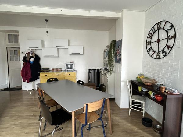 EN EXCLUSIVITÉ 
Charmante maison de bourg aux multiples possibilités — 20 min de Lamballe

Au cœur du bourg dynamique du Gouray (Le Mené), laissez-vous séduire par cette maison pleine de charme aux volumes généreux.

Que vous cherchiez votre cocon familial, un investissement locatif à fort rendement (possibilité d'aménagement en 3 appartements) ou un projet de chambres d'hôtes, ce bien offre un potentiel exceptionnel !

De beaux espaces de vie et de nuit: 
 Au rez-de-chaussée : Une entrée desservant une vaste cuisine conviviale, un grand salon chaleureux agrémenté d'un poêle à bois, une suite parentale avec baignoire, un WC indépendant et un espace buanderie-chaufferie-atelier.

 Au 1er étage : 3 chambres lumineuses, un espace WC (arrivées et évacuations déjà en place), une pièce modulable (idéale pour une 4ᵉ chambre ou une seconde salle de bains), ainsi qu'un dressing dédié et un espace Granier où une salle de sport a été aménagé.

 Au dernier étage : Un plateau brut de 80 m² (isolé au sol), prêt à être aménagé selon vos envies (suite XXL, salle de jeux, appartements supplémentaires...).

Les prestations et équipements:
 Confort énergétique : Chaudière à granulés, poêle à bois, ballon thermodynamique et isolation refaite.
 Extérieur & cadre : Jardin clos à l'abri des regards et belles ouvertures garantissant une grande luminosité naturelle.
 Côté pratique : Assainissement collectif conforme, fibre optique installée.

Une opportunité rare sur le secteur, combinant charme de l'ancien, confort moderne et fort potentiel d'évolution.
Quelque travaux de rafraichissement pour embellir cette jolie maison son à prévoir.

Appelez moi dès à présent pour une visite.