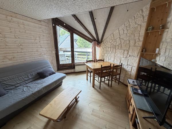 STUDIO CABINE BALCON EN CENTRE STATION