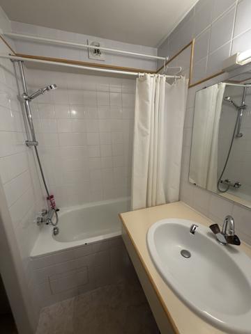 STUDIO CABINE BALCON EN CENTRE STATION