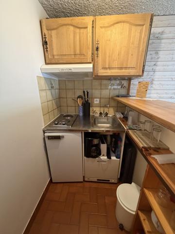 STUDIO CABINE BALCON EN CENTRE STATION