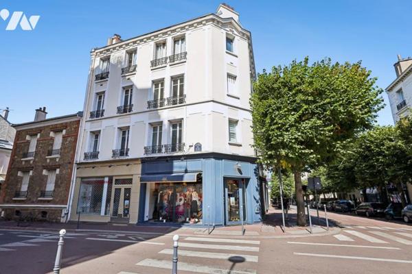 Appartement ensoleillé sur la place de la mairie