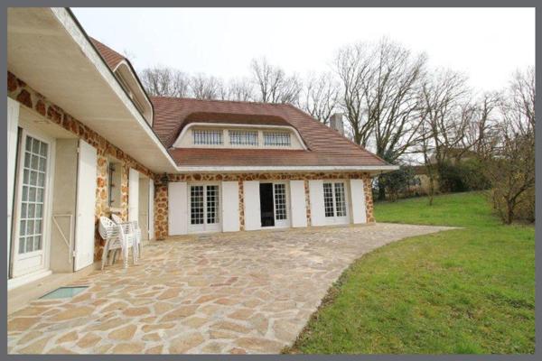 MAISON D ARCHITECTE 300M 2 SUR 9 HECTARES
