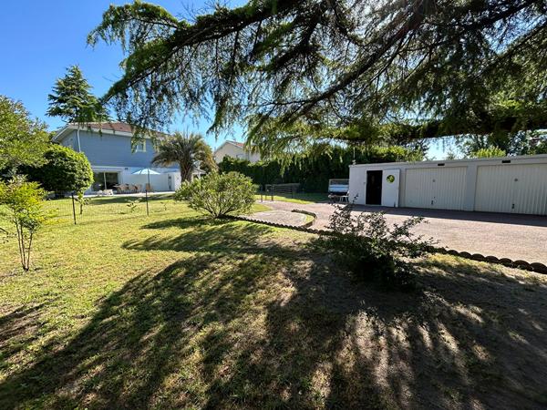 Maison Eysines 9 pièce(s) 149.52 m2
