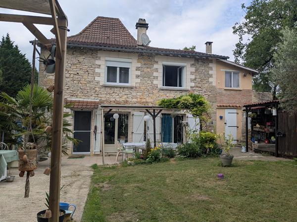 Maison proche de Figeac avec dépendances sur grand terrain Figeac