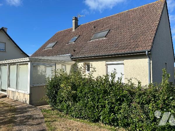 Maison sur sous-sol à Querqueville, quartier calme, belle superficie habitable et grand jardin