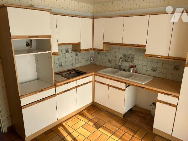 Maison sur sous-sol à Querqueville, quartier calme, belle superficie habitable et grand jardin