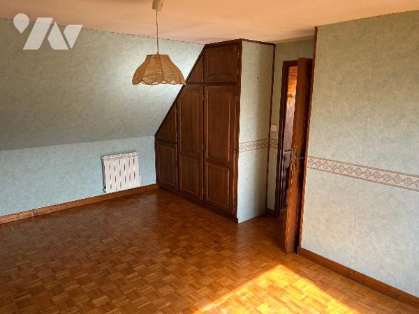 Maison sur sous-sol à Querqueville, quartier calme, belle superficie habitable et grand jardin