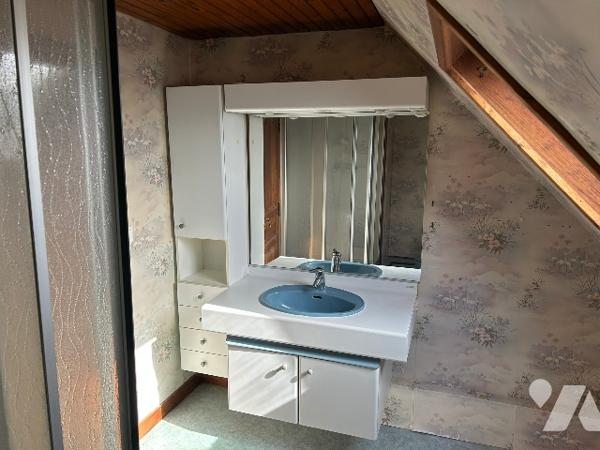 Maison sur sous-sol à Querqueville, quartier calme, belle superficie habitable et grand jardin