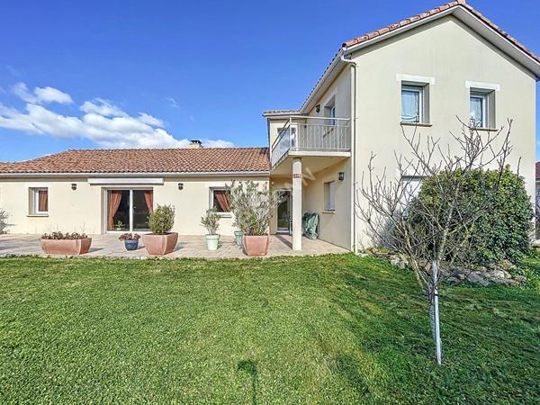 Maison 10 pièce(s) 266 m2 + logement indépendant de 33m²