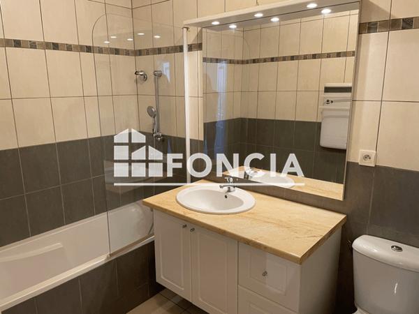 Location Appartement 3 pièces 64.1 m² - 24 PLACE DE LA CATHEDRALE Lombez 32220