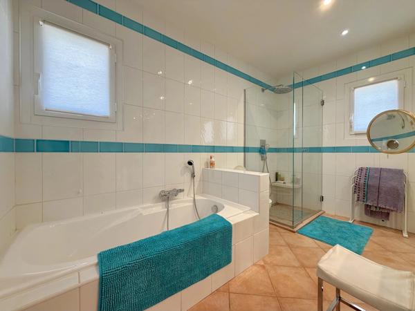 Propriété d’exception – Villa principale + 2 Villas secondaires – Piscine – Double Garage - 83300 Draguignan - Réf 87183292