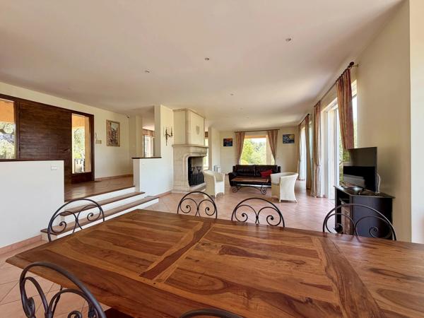 Propriété d’exception – Villa principale + 2 Villas secondaires – Piscine – Double Garage - 83300 Draguignan - Réf 87183292