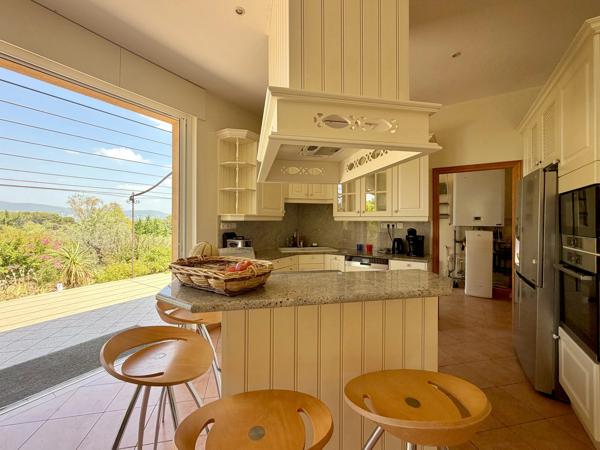 Propriété d’exception – Villa principale + 2 Villas secondaires – Piscine – Double Garage - 83300 Draguignan - Réf 87183292