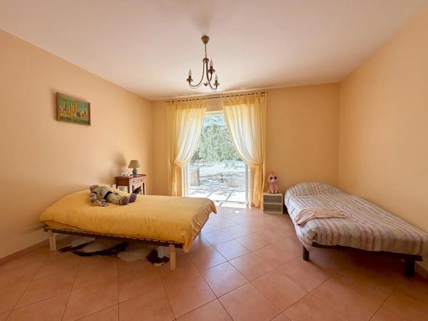 Propriété d’exception – Villa principale + 2 Villas secondaires – Piscine – Double Garage - 83300 Draguignan - Réf 87183292
