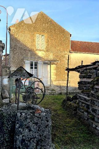 A VENDRE à THORY (89200), à quelques kilomètres d'AVALLON : 
Une maison d'habitation comprenan...