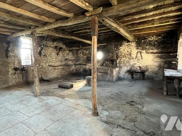 A VENDRE à THORY (89200), à quelques kilomètres d'AVALLON : 
Une maison d'habitation comprenan...