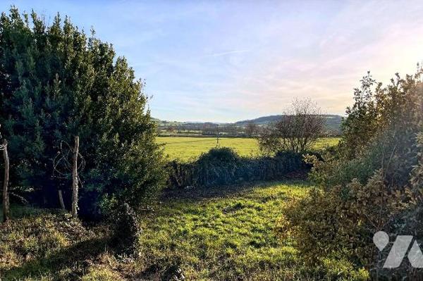 A VENDRE à THORY (89200), à quelques kilomètres d'AVALLON : 
Une maison d'habitation comprenan...