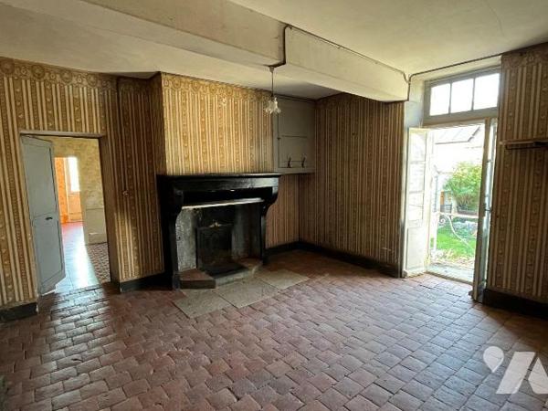 A VENDRE à THORY (89200), à quelques kilomètres d'AVALLON : 
Une maison d'habitation comprenan...