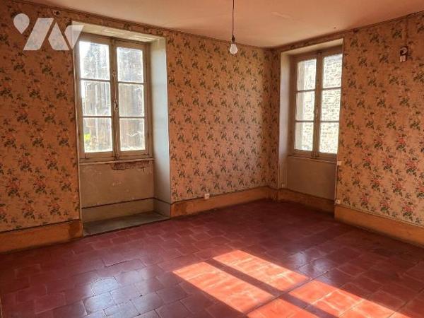 A VENDRE à THORY (89200), à quelques kilomètres d'AVALLON : 
Une maison d'habitation comprenan...