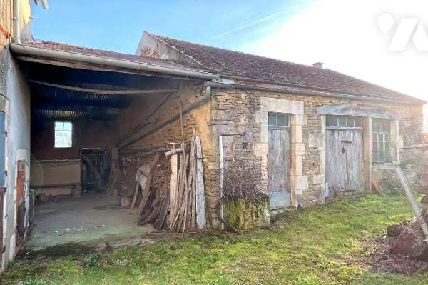 A VENDRE à THORY (89200), à quelques kilomètres d'AVALLON : 
Une maison d'habitation comprenan...