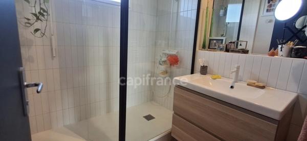 Appartement 2 pièces avec terrasse au 2ème et dernier étage proche de Rennes
