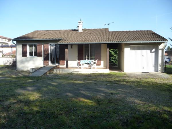 SAVIGNEUX proche de tout à pied maison sur 500 m² de terrain Savigneux (42600)