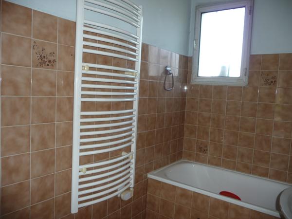 SAVIGNEUX proche de tout à pied maison sur 500 m² de terrain Savigneux (42600)