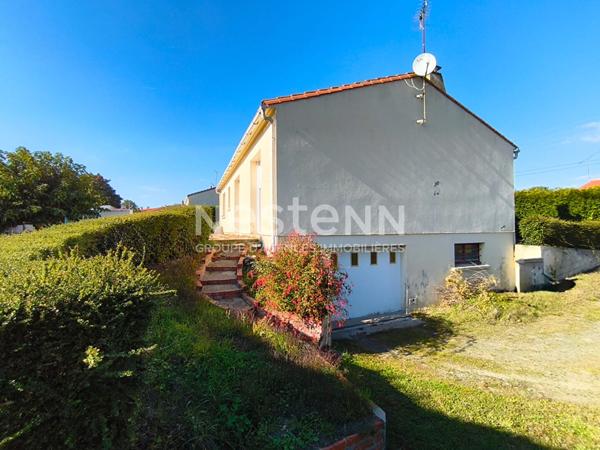 A vendre - Maison de plain-pied avec sous-sol complet et jardin - Coron - D5952