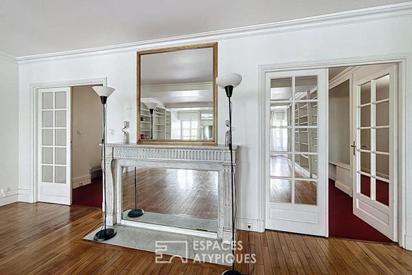 Appartement de caractère avec grand séjour au coeur du Triangle d’Or