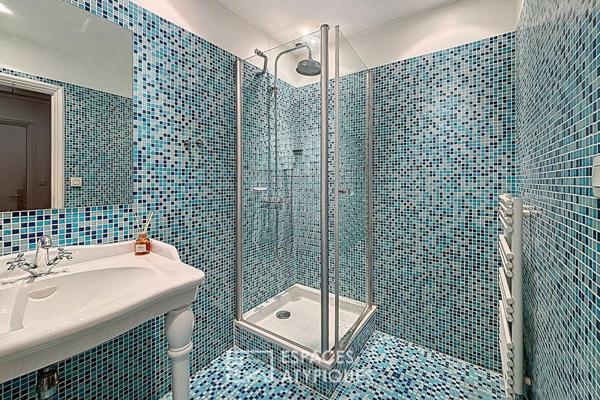 Appartement de caractère avec grand séjour au coeur du Triangle d’Or
