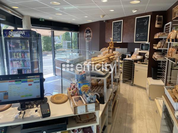 Local Commercial
         3 pièces
        - 143 m² 495 000 € *